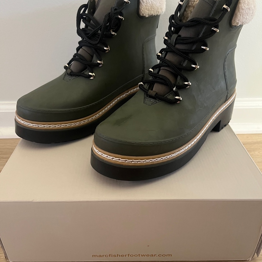 🔥Marc Fisher LTD “Fairly” Boots-Dark Green – Size 9M (New!)
Retail Price$149.99